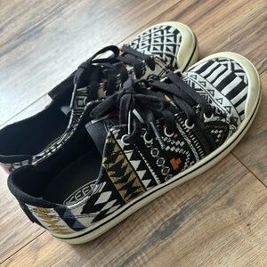 Keen Elsa IV Aztec Southwestern Multicolor Geometric Woven Sneakers Size 9.5 EUC